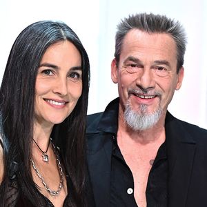 Il ajoute : "Je ne suis pas fataliste, je suis lucide. Tous les trois mois, il faut que je fasse des scanners, des examens. C'est comme ça pour tout le monde".

Exclusif - Florent Pagny et son épouse Azucena - Enregistrement de l'émisssion Vivement dimanche au studio Gabriel, présentée par Michel Drucker, le 21 novembre 2021. © Guillaume Gaffiot / Bestimage