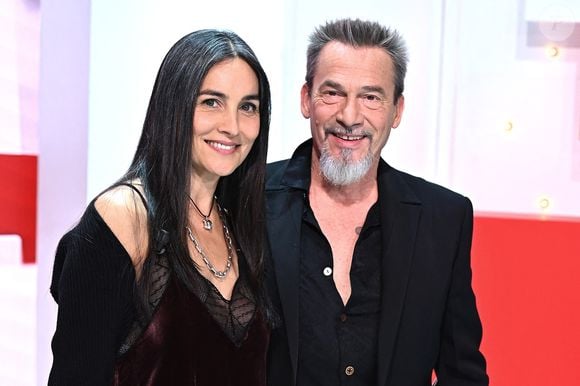 Il ajoute : "Je ne suis pas fataliste, je suis lucide. Tous les trois mois, il faut que je fasse des scanners, des examens. C'est comme ça pour tout le monde".

Exclusif - Florent Pagny et son épouse Azucena - Enregistrement de l'émisssion Vivement dimanche au studio Gabriel, présentée par Michel Drucker, le 21 novembre 2021. © Guillaume Gaffiot / Bestimage