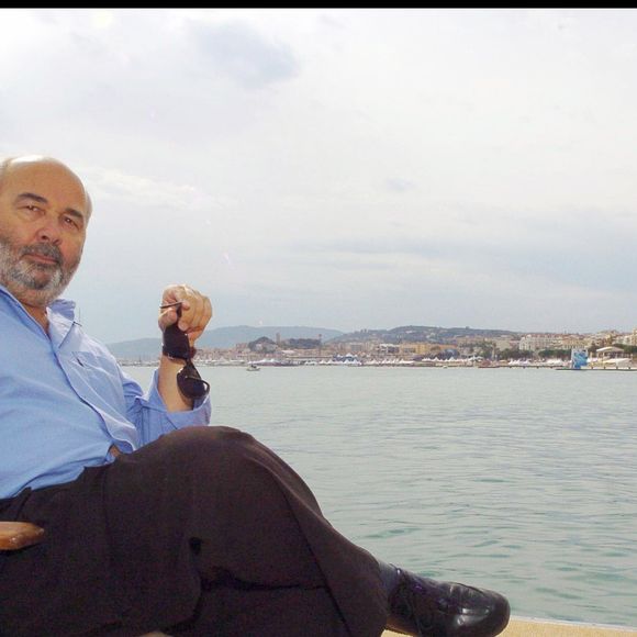 Gérard Jugnot - Hôtel Martinez lors du 57e Festival international du film de Cannes en 2004, sur un ponton en bord de mer. © Bordé-Jacovides / Bestimage