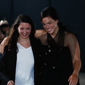 Alice Vaillant, Ashley Graham - Défilé de mode Femmes Printemps/Eté 2025 "Vaillant" (marque créée par Alice Vaillant, fille d'A. Roumanoff) à la poste du Louvre à Paris, France, le 24 septembre 2024. © Christophe Clovis / Bestimage