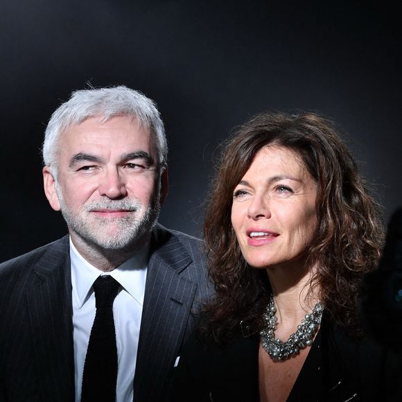 Les jeunes de la famille ne récupèrent ensuite leurs appareils que le lendemain matin.

Pascal Praud et sa femme Catherine - Cérémonie de clôture du 7 ème Festival de cinéma et musique de film de La Baule, le 26 juin 2021. RACHID BELLAK / BESTIMAGE