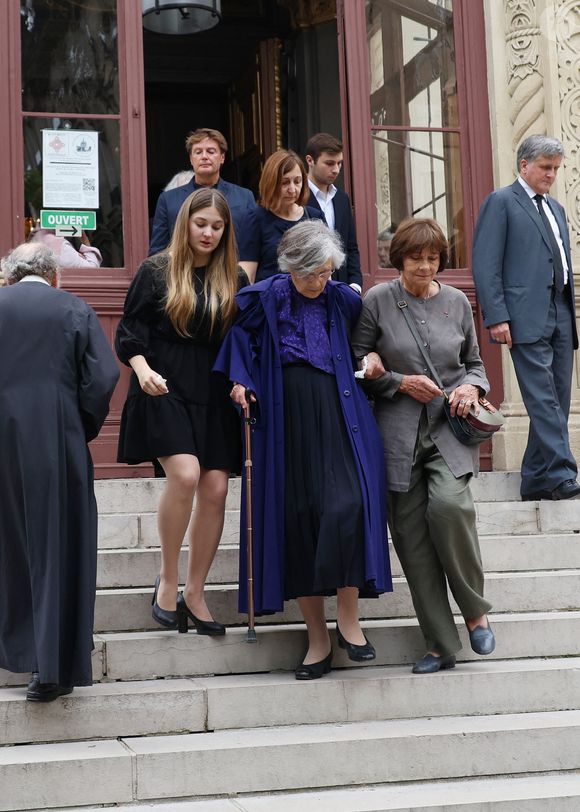 Exclusif - La petite nièce Liziko, Elisabeth Gagarine et sa soeur  Macha Meril aux obsèques de leur soeur la princesse Hélène Gagarine en la cathédrale Saint-Alexandre-Nevsky, à Paris, France, le 20 août 2025. © Denis Guignebourg/Bestimage