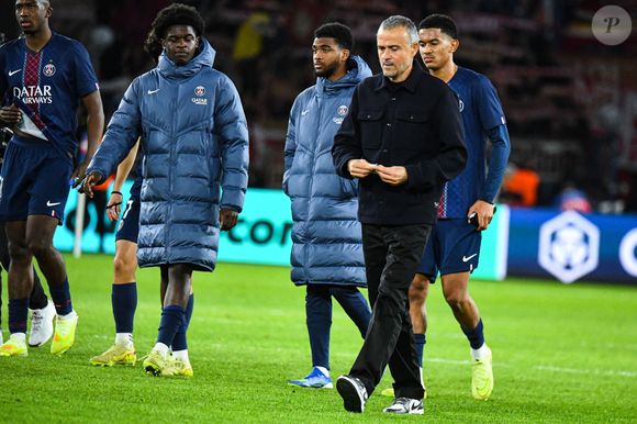 Julien Clerc continue lui aussi de fréquenter régulièrement le Parc des Princes.

Luis Enrique (Paris SG) - Match de Ligue des Champions entre le PSG contre le Bayern de Munich au Parc des Princes à Paris le 4 novembre 2025. © Baptiste Autissier/Psnewz/Bestimage
