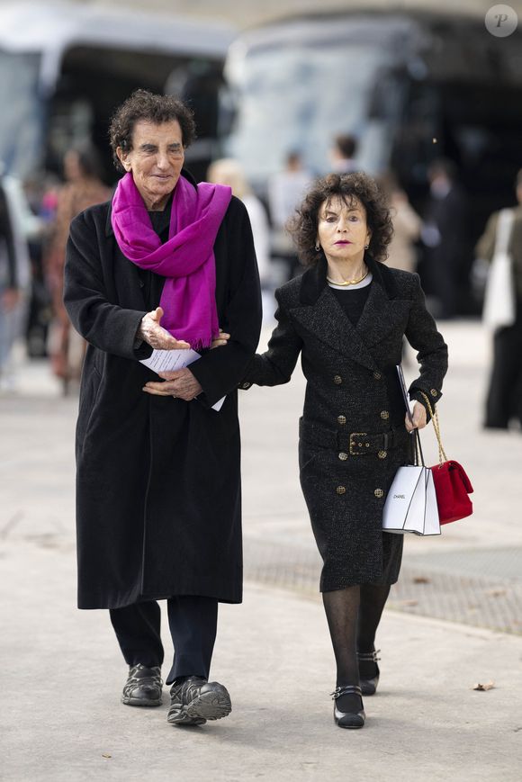 Jack Lang et sa femme Monique Buczynski à la sortie du défilé de mode féminine Chanel printemps-été 2025 lors de la Fashion Week de Paris au Grand Palais à Paris, le 1er octobre 2024.

Photo : Pierre Perusseau / Bestimage
