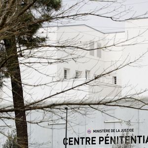 "Voici" révèle des informations sur son quotidien  à l'isolement dans le quartier récent de la maison d'arrêt

Pierre Palmade vient d'intégrer la maison d'arrêt de Gradignan près de Bordeaux à l'isolement dans le quartier récent (bâtiment blanc) à Gradignan, France, le 9 décembre 2024. © Patrick Bernard/Bestimage