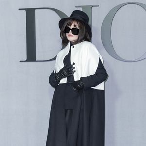 Isabelle Adjani au photocall du défilé Christian Dior Mode Féminine Prêt-À-Porter Automne/Hiver 2025-2026 lors de la Fashion Week de Paris (PFW), à Paris, France, le 4 mars 2025. © Olivier Borde/Bestimage