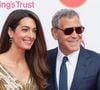Elle a longtemps redouté l'image de "femme de".
George Clooney, son épouse Amal Clooney et la mère de celle-ci, Baria Alamuddin, sont aperçus alors qu'ils assistent à la célébration du King’s Trust au Royal Albert Hall de Londres, en Angleterre, le 11 mai 2026. Backgrid UK/ Bestimage