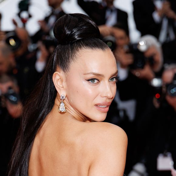 Irina Shayk - Montée des marches du film « Partir un jour » pour la cérémonie d’ouverture du 78ème Festival International du Film de Cannes, au Palais des Festivals à Cannes. Le 13 mai 2025
© Jacovides-Moreau / Bestimage