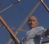 Connu pour ses nombreux seconds rôles, il s’était imposé comme une figure marquante du cinéma grâce à des personnages autoritaires et souvent intimidants. 

James Tolkan. YouTube