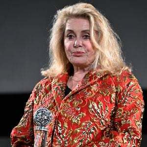 Le parc de 40 hectares abrite une roseraie de 350 variétés entretenue avec passion.

Catherine Deneuve - Remises de prix lors du 71ème Taormina Film Festival à Taormine (Italie) le 11 juin 2025.SGP / BESTIMAGE