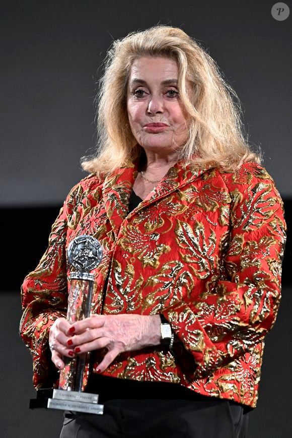 Le parc de 40 hectares abrite une roseraie de 350 variétés entretenue avec passion.

Catherine Deneuve - Remises de prix lors du 71ème Taormina Film Festival à Taormine (Italie) le 11 juin 2025.SGP / BESTIMAGE