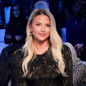 Naissance - Kelly Vedovelli a accouché de jumelles Céleste et Esmée - Info - Kelly Vedovelli rejoindrait la bande de "Tout beau, tout n9uf" - Exclusif - Kelly Vedovelli, sur le plateau de l’émission « TPMP » présentée par C.Hanouna et diffusée en direct sur C8, Paris, France, le 11 février 2025. © Jack Tribeca / Bestimage