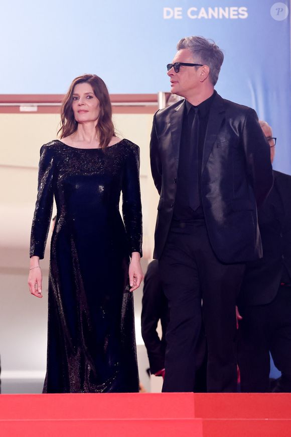 Chiara Mastroianni, Benjamin Biolay - Descente des marches du film " Marcello Mio " lors du 77ème Festival International du Film de Cannes, au Palais des Festivals à Cannes. Le 21 mai 2024
© Jacovides-Moreau / Bestimage