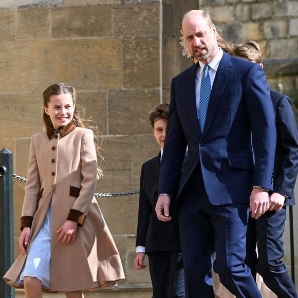 Le prince William, prince de Galles, et Catherine (Kate) Middleton, princesse de Galles, avec leurs enfants, le prince George de Galles, la princesse Charlotte de Galles, et le prince Louis de Galles - Les membres de la famille royale britannique assistent à l'office de Pâques à la chapelle Saint-Georges du château de Windsor, Royaume Uni, le 5 avril 2026. © Zak Hussein/Backgrid/Bestimage