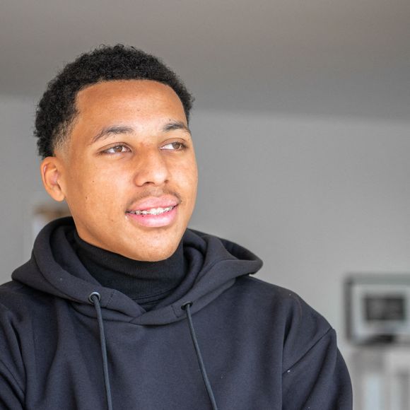 Son fils Isaac vient de franchir une étape importante dans sa carrière sportive à 21 ans.

Exclusif - Isaac Diouf pose dans sa maison à Marseille, France, le 16 janvier 2021. © Jean-René Santini/Bestimage