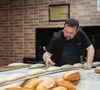 Le torchon doit être propre, sec et sans odeur, tandis que le pain doit être conservé loin de la chaleur et de la lumière.

Pexels