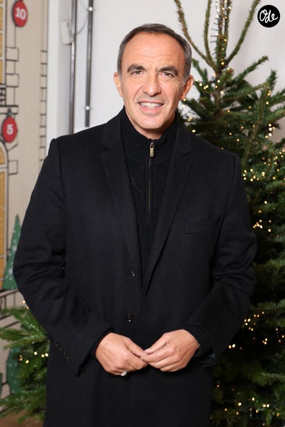 Il est à l'origine d'une exposition photo, intitulé "Les grands âges"

Nikos Aliagas assiste à l'inauguration du Star Academy Pop Up à Paris, en France, le 17 décembre 2025. Photo de Jérôme Domine/ABACAPRESS.COM