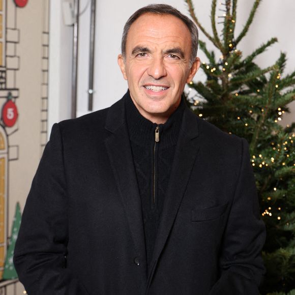 Il est à l'origine d'une exposition photo, intitulé "Les grands âges"

Nikos Aliagas assiste à l'inauguration du Star Academy Pop Up à Paris, en France, le 17 décembre 2025. Photo de Jérôme Domine/ABACAPRESS.COM
