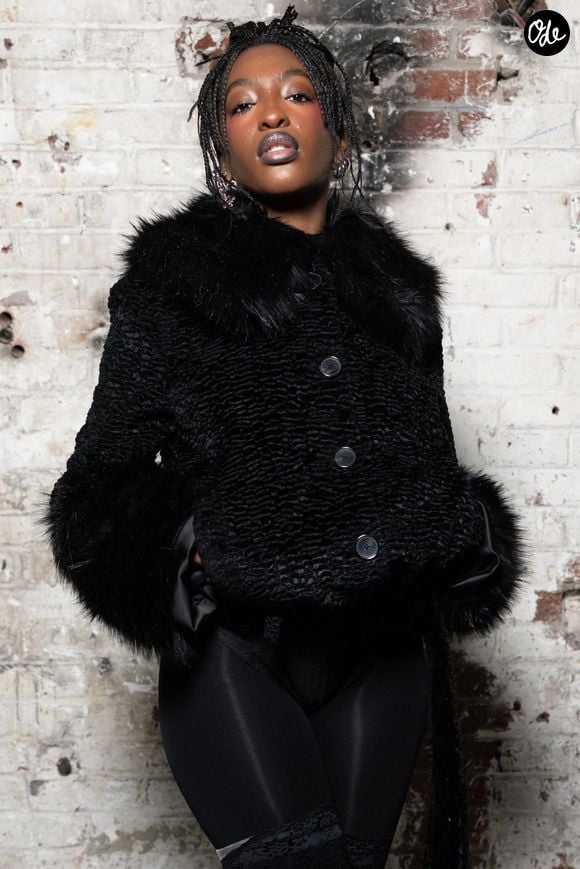 Ebony Cham au photocall du défilé Vaillant Collection Femme Prêt-à-Porter Automne/Hiver 2026-2027 lors de la Fashion Week de Paris (PFW) au palais de Tokyo, à Paris, France, le 6 mars 2026. © Julien Sarkissian/Bestimage
