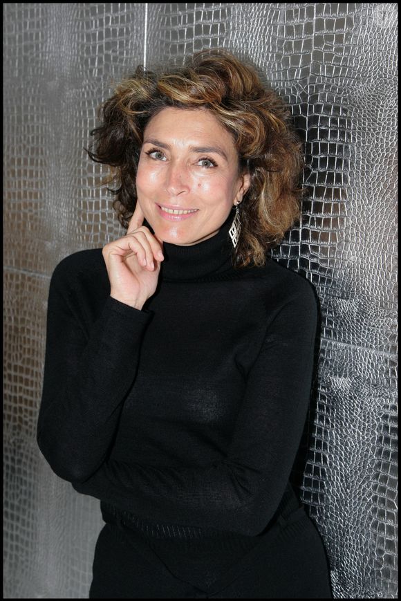 Archives - MARIE ANGE NARDI. CONFERENCE DE PRESSE DE LA CHAINE ' VIVOLTA ' AU KARRE MAGIK .
