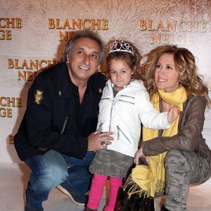 Très proche de sa fille, la chanteuse de 56 ans avait partagé un cliché d’elle sur son compte Instagram, dévoilant leur incroyable ressemblance. 

Archives : Lara Fabian, Gérard Pullicino et leur fille Lou - Première du film Blanche Neige à Gaumon Opéra à Paris le 1er avril 2012. PIX4U / BESTIMAGE