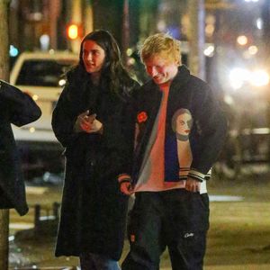 Le couple a depuis accueilli deux filles, Lyra et Jupiter.

Ed Sheeran et sa femme Cherry Seaborn lors d'une soirée romantique à New York. Photo par Backgrid USA / Bestimage