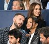 Le chanteur Matt Pokora, présent avec son épouse Christina Milian, a affiché son soutien enthousiaste à l’équipe de France.

Natalie Portman et son fils Aleph, Christina Milian et son mari M. Pokora (Matt Pokora), Kamel Isker, Alexis Michalik - Célébrités dans les tribunes lors du match de qualification pour la Coupe du Monde 2026 entre la France et l'Islande (2-1) au Parc des Princes à Paris le 9 septembre 2025. © Lionel Urman/Bestimage