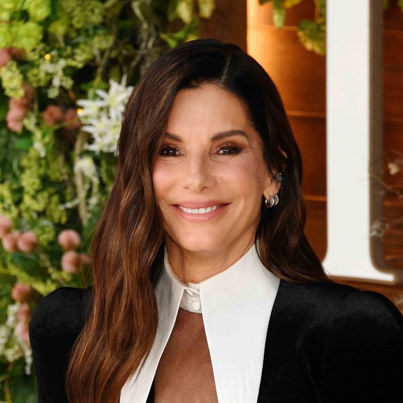 Invitée dans un podcast, l'actrice a dévoilé la composition de ses repas quotidiens.

Sandra Bullock à la première de "Practical Magic 2" à Los Angeles, le 31 Août 2026.

© Bestimage