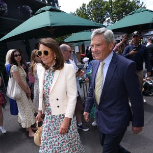 Carole et Michael Middleton, les parents de la princesse de Galles, arrivent au tournoi de Wimbledon à Londres, le 4 juillet 2024.Mirrorpix / Bestimage