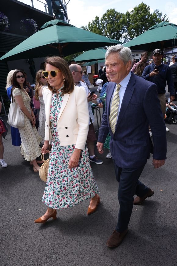 Carole et Michael Middleton, les parents de la princesse de Galles, arrivent au tournoi de Wimbledon à Londres, le 4 juillet 2024.Mirrorpix / Bestimage
