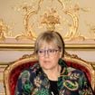 "Papa et maman n’étaient pas riches" : Laurence Boccolini raconte son enfance près du château de Versailles
