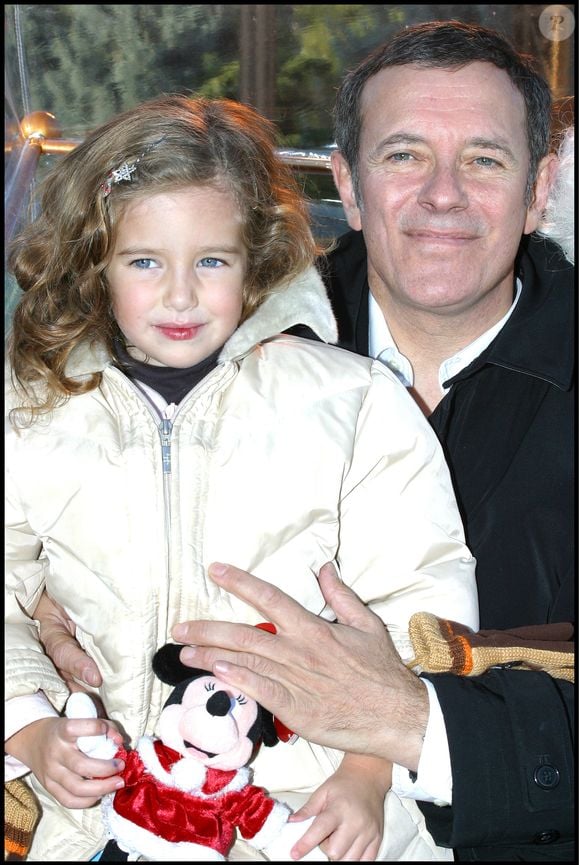 Francis Huster et sa fille Elisa pour célébrer le Noel d'Eurodisney a DisneyLand Paris .
