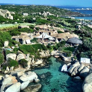 Emmanuel-Philibert de Savoie vend sa maison de vacances
Emmanuel-Philibert de Savoie partage une photo de sa villa située sur l'île de Cavallo sur Instagram.