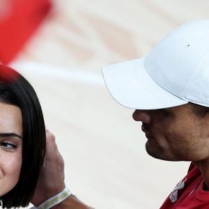 Pour faire taire les rumeurs, Florent Manaudou a confié sur le plateau de 50' Inside ce samedi 22 février face à Isabelle Ithurburu : "Là, ce n'est pas du tout le cas. C'est sûr que c'est une émission un peu spéciale parce qu'on doit danser très proche". 

Florent Manaudou et sa compagne Lola Duménil - Les célébrités assistent à la victoire de l'équipe de France de basket face au Canada (82-73) lors des Jeux Olympiques de Paris2024, le 6 août 2024. © Jacovides-Perusseau / Bestimage