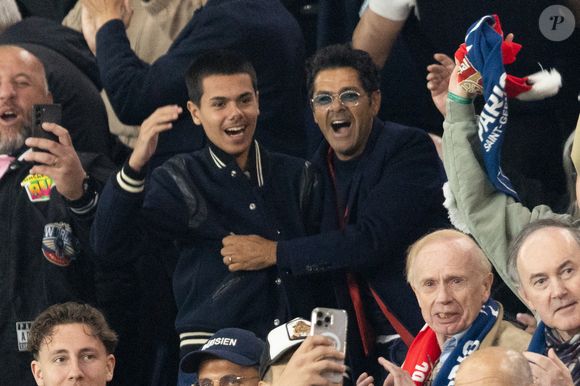 Jamel Debbouze et son fils Léon étaient dans les tribunes

Jamel Debbouze et son fils Léon Debbouze - Célébrités dans les tribunes lors du match retour de la Ligue Des Champions 2024-2025 (LDC) "PSG - Arsenal" (2-1) au Parc des Princes à Paris le 7 mai 2025. © Cyril Moreau/Bestimage
