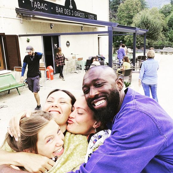 Karole Rocher, Thomas Njigol et Barbara sur le dernier jour de tournage de "Fratè"