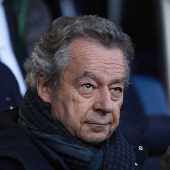 Michel Denisot - Célébrités dans les tribunes du match de Ligue 1 Uber Eats "PSG-Lyon" (4-1) au Parc des Princes à Paris le 21 avril 2024. © Cyril Moreau/Bestimage