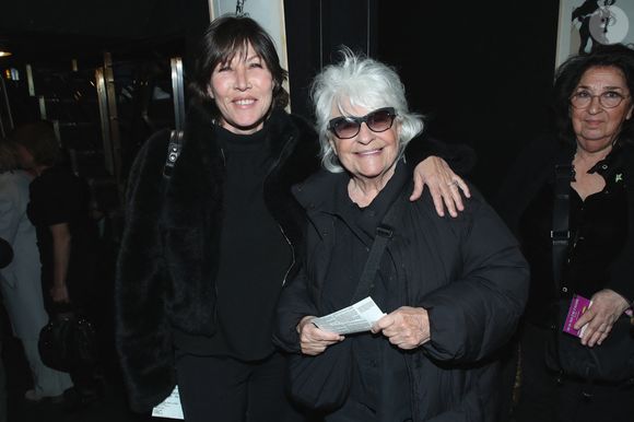Mathilde Seigner et Catherine Lara étaient au théâtre Lepic le 6 mai dernier

Exclusif - Mathilde Seigner et Catherine Lara - Générale de la Pièce "On va tous être d'accord… ou pas " au théâtre Lepic à Paris le 6 Mai 2025. © Bertrand Rindoff/Bestimage