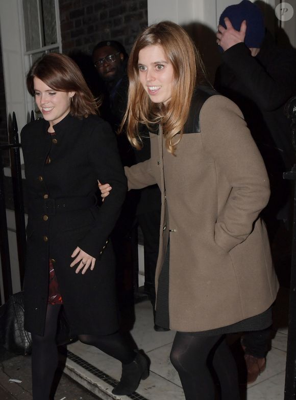 Les princesses Beatrice et Eugenie d'York se rendent à une soirée à la Soho House à Londres, le 20 décembre 2017. Photo by Agence / Bestimage