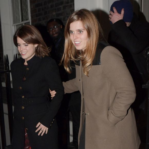 Les princesses Beatrice et Eugenie d'York se rendent à une soirée à la Soho House à Londres, le 20 décembre 2017. Photo by Agence / Bestimage
