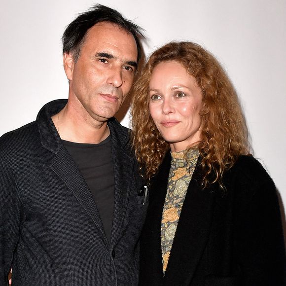 Vanessa Paradis et son mari Samuel Benchetrit lors de l'anniversaire (trois ans) de l'hôtel Les Jardins du Faubourg à Paris le 9 juin 2022. © Veeren / Bestimage