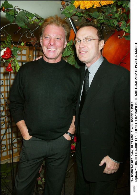 Herbert Léonard et Julien Lepers au baptême du millésime 2002 au pavillon Gabriel de Paris. © Olivier Borde / Bestimage