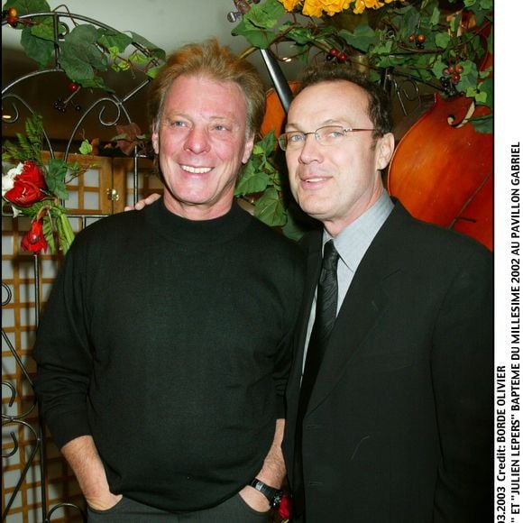 Herbert Léonard et Julien Lepers au baptême du millésime 2002 au pavillon Gabriel de Paris. © Olivier Borde / Bestimage