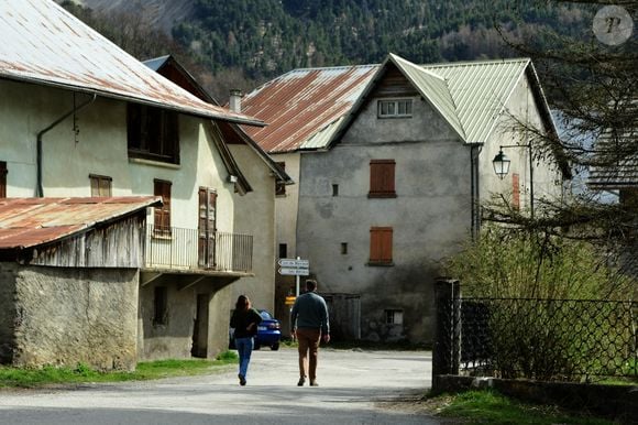 Illustrations au Vernet dans les Alpes-de-Haute-Provence dans le cadre de la disparition du petit Emile en juillet 2023 dont une partie des ossements ont été retrouvés.
Le 4 avril 2024.

© Romain Doucelin / Bestimage