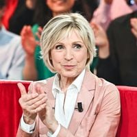 "Et puis un jour, je suis revenue avec une perruque à l'antenne" : Après une longue absence, le retour remarqué d'Evelyne Dhéliat sur TF1