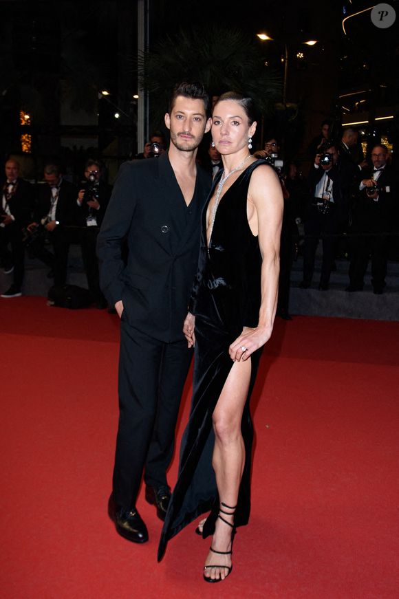 Natasha Andrews et Pierre Niney assistent à la projection de 'Le Comte De Monte-Cristo' et au tapis rouge au Palais Des Festivals à Cannes, France, le 22 mai 2024 dans le cadre du 77ème Festival de Cannes. Photo Nicolas Genin/Abaca