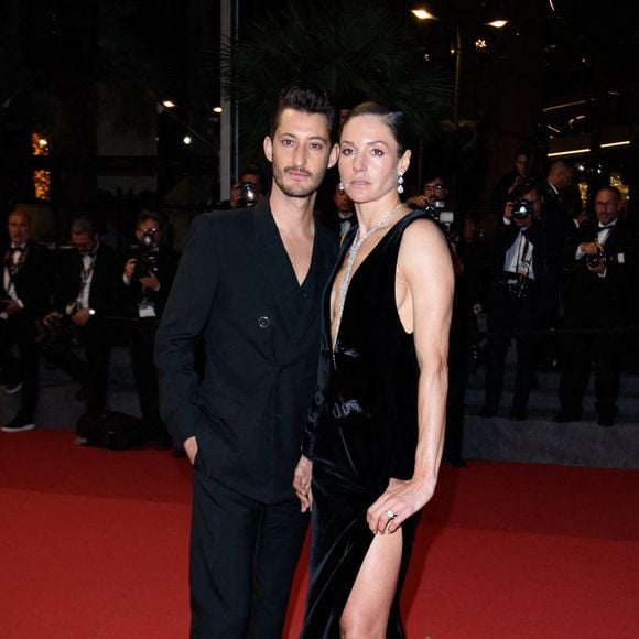 Natasha Andrews et Pierre Niney assistent à la projection de 'Le Comte De Monte-Cristo' et au tapis rouge au Palais Des Festivals à Cannes, France, le 22 mai 2024 dans le cadre du 77ème Festival de Cannes. Photo Nicolas Genin/Abaca