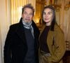 "Je sortirai ce nouvel album sans promo. J'avais fait la même chose pour 'Châtelet Les Halles en 2000' et cela m'avait plutôt réussi", a-t-il expliqué.

Azucena Caamaño et Florent Pagny lors de la cérémonie de la remise de la médaille de chevalier de l'ordre des arts et des lettres à Alexandre Kirchhoff, PDG du label Capitol Music France par R.Dati au Ministère de la Culture à Paris le 9 janvier 2026.

© Cyril Moreau / Bestimage