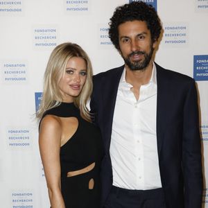 En janvier 2025, lors d’un voyage exotique en Thaïlande, il a ainsi demandé en fiançailles Sixtine, la sœur de Sarah Saldmann. 

Sixteen Saldmann, Jonathan Anguelov (fondateur de Aircall valorisée à 1 milliard) - Soirée de gala pour la Fondation de la Recherche en Physiologie, "Les Stéthos d'Or" au Four Seasons Hôtel George V à Paris le 24 mars 2025. ©
Marc Ausset-Lacroix/Bestimage