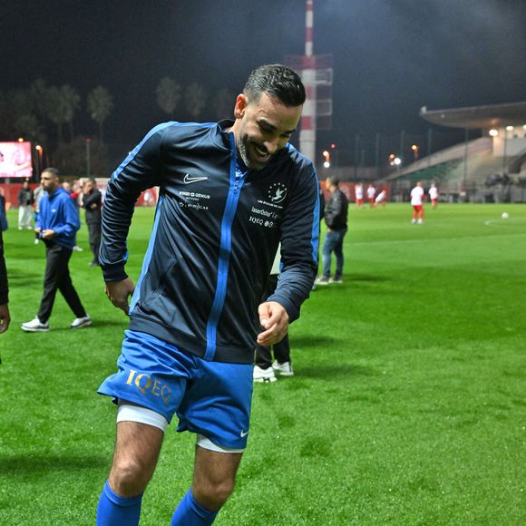 Adil Rami durant la première édition du « match des légendes » opposant l'équipe des Légendes, les anciens de Cannes, à l'équipe des Etoiles avec pour capitaine Didier Deschamps, au stade Pierre de Coubertin à Cannes, le 30 octobre 2025.  © Bruno Bebert / Dominique Jacovides / Bestimage